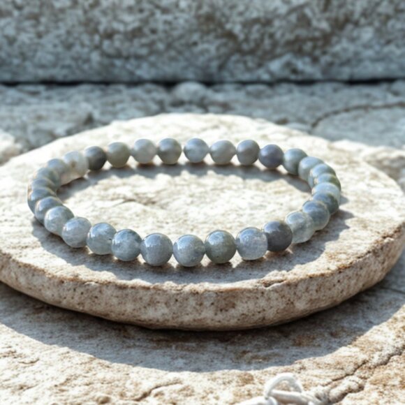 Natural Gray Labradorite Gemstone Handmade Beaded Stretch Bracelet (6MM) - Picture 1 of 9
